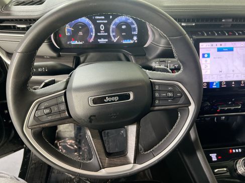 Used 2023 Jeep Grand Cherokee L Limited image 11