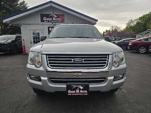 Used 2010 Ford Explorer XLT image 3