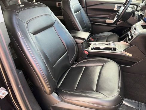 Used 2022 Ford Explorer XLT w/ Equipment Group 202A image 36