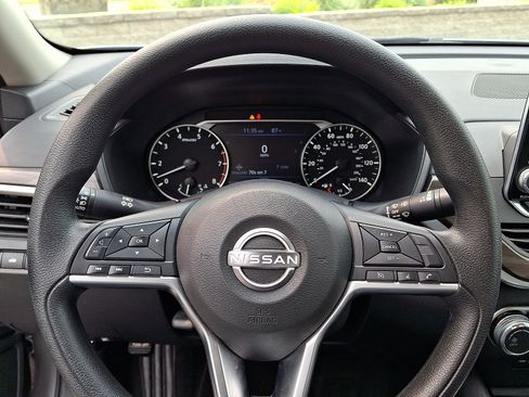Used 2024 Nissan Altima 2.5 SV FWD image 20