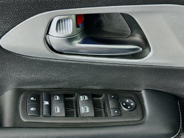 Used 2023 Chrysler Pacifica Touring FWD image 21