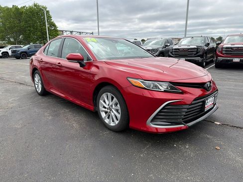 Used 2024 Toyota Camry LE w/ Convenience Package FWD image 3