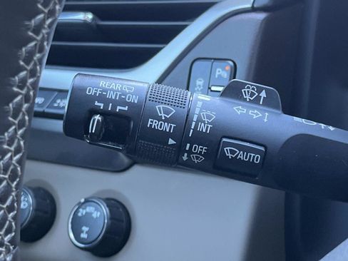 Used 2018 Chevrolet Suburban Premier image 40