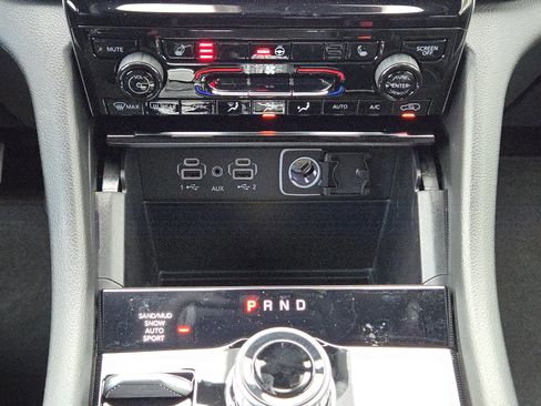 New 2025 Jeep Grand Cherokee Limited w/ Black Appearance Package image 16