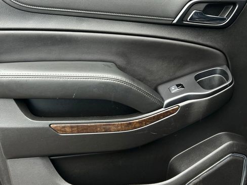 Used 2019 Chevrolet Suburban LT image 10