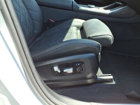Used 2024 BMW X7 xDrive40i AWD/4WD image 17