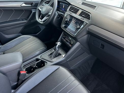 Used 2023 Volkswagen Tiguan SE FWD image 17