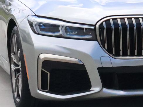 Used 2020 BMW M760i xDrive w/ Luxury Rear Seating Package AWD/4WD image 8