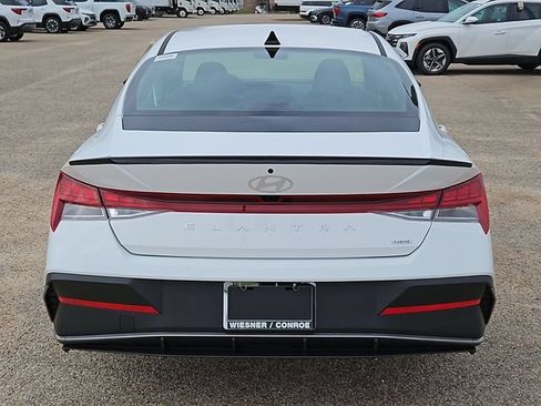 Used 2025 Hyundai Elantra SEL FWD image 6