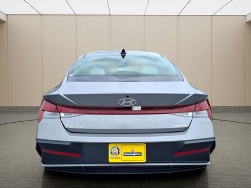 Used 2025 Hyundai Elantra Limited FWD image 10