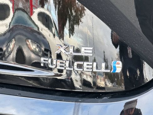 Certified 2023 Toyota Mirai XLE image 13