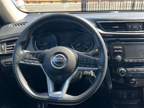 Used 2017 Nissan Rogue S image 11