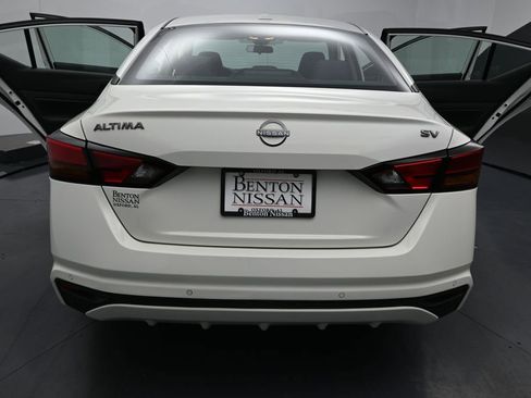 Used 2024 Nissan Altima 2.5 SV FWD image 10