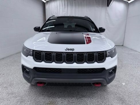 Used 2025 Jeep Compass Trailhawk AWD/4WD image 6