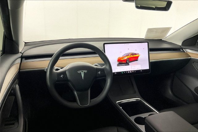 Used 2023 Tesla Model 3 Standard Range RWD image 4