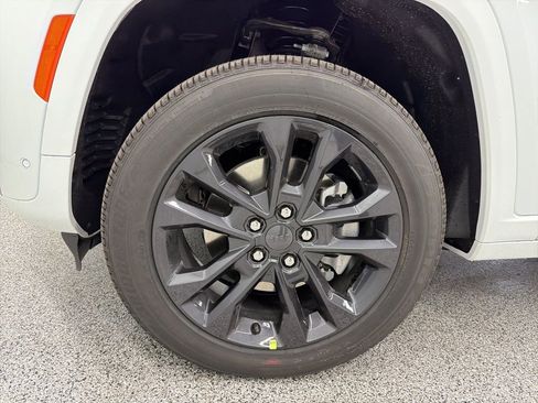 New 2026 Jeep Grand Cherokee L Limited AWD/4WD image 11