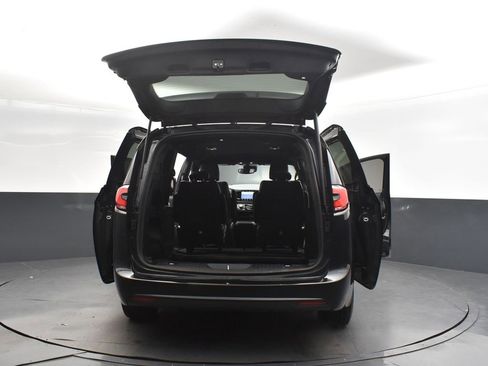 Used 2022 Chrysler Pacifica Touring-L w/ S Appearance Package image 52