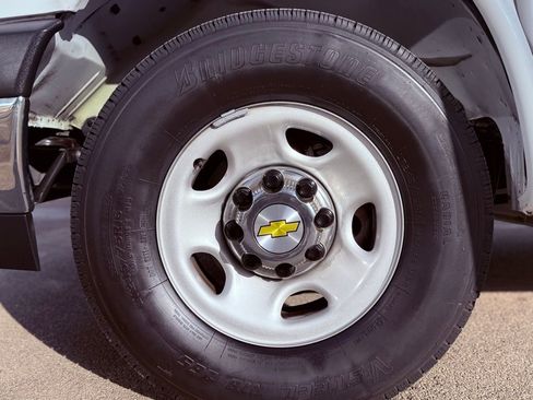 Used 2025 Chevrolet Express 3500 LT w/ LT Preferred Equipment Group RWD image 32