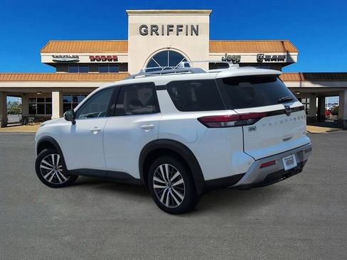 Used 2022 Nissan Pathfinder SL w/ SL Premium Package FWD image 9