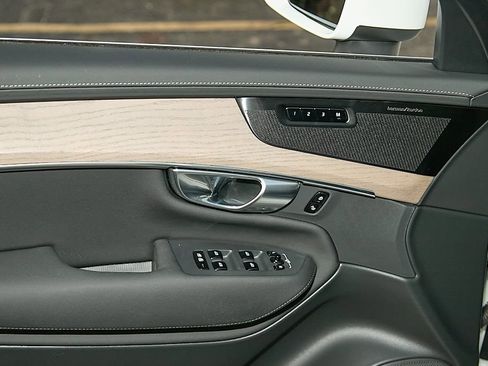 New 2025 Volvo XC90 B6 Plus w/ Protection Package Premier image 11