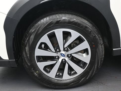 Used 2025 Subaru Outback Premium AWD/4WD image 39