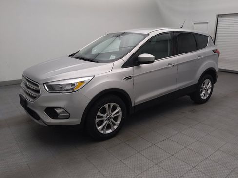 Used 2019 Ford Escape SE FWD image 2