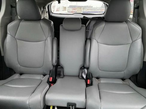Used 2023 Toyota Sienna XLE image 19