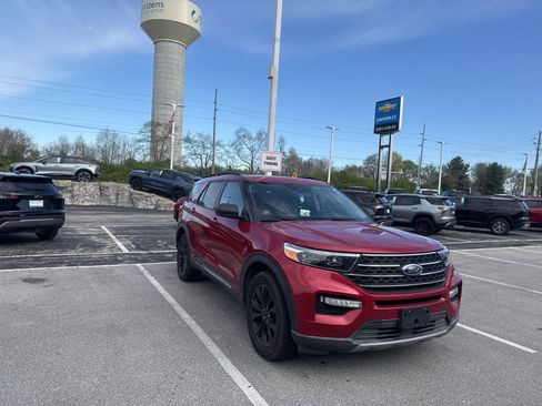 Used 2020 Ford Explorer XLT w/ Equipment Group 202A image 10