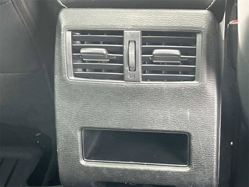 Used 2022 Mitsubishi Outlander SE image 17