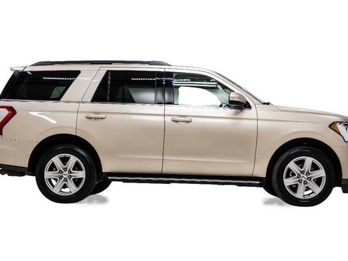 Used 2018 Ford Expedition XLT w/ Equipment Group 202A RWD image 5