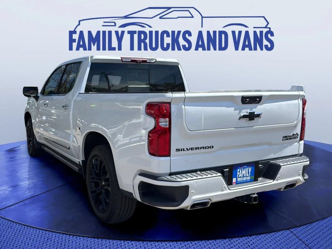 Used 2023 Chevrolet Silverado 1500 High Country w/ High Country Premium Package AWD/4WD image 3