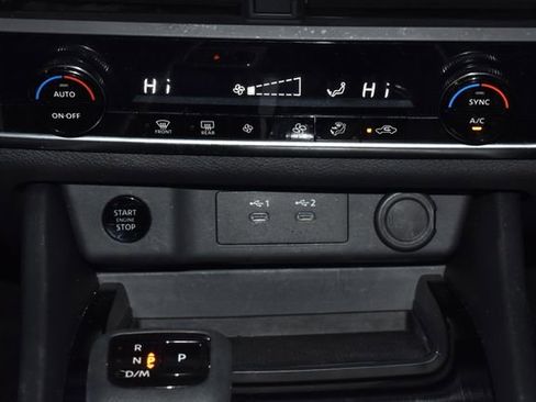 Used 2025 Nissan Rogue SV image 18