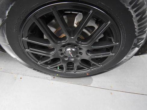 Certified 2024 Kia Carnival LX image 9