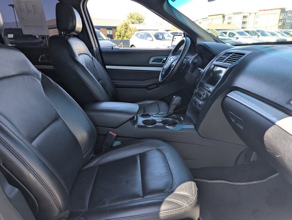 Used 2017 Ford Explorer XLT w/ Equipment Group 202A FWD image 34