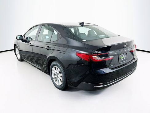 Used 2025 Toyota Camry LE image 5