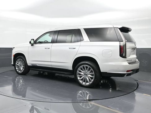 Used 2024 Cadillac Escalade Premium Luxury AWD/4WD image 3