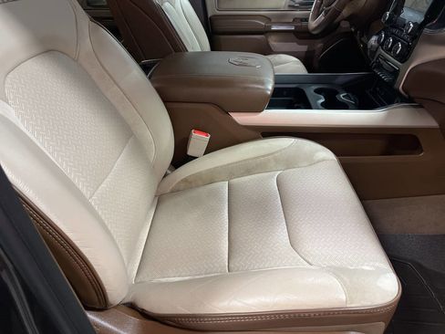 Used 2019 RAM 1500 Laramie AWD/4WD image 14