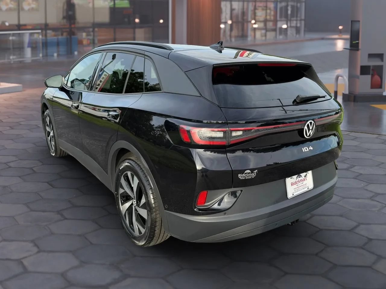 Used 2023 Volkswagen ID.4 Pro AWD/4WD image 5