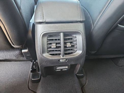 Used 2020 Jeep Cherokee Latitude Plus image 17