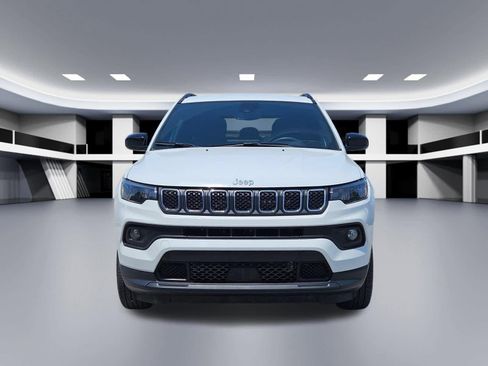 Used 2024 Jeep Compass Latitude AWD/4WD image 9
