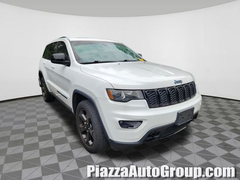 Used 2019 Jeep Grand Cherokee Laredo AWD/4WD image 1
