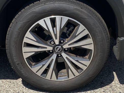 Used 2023 Nissan Rogue SV FWD image 6