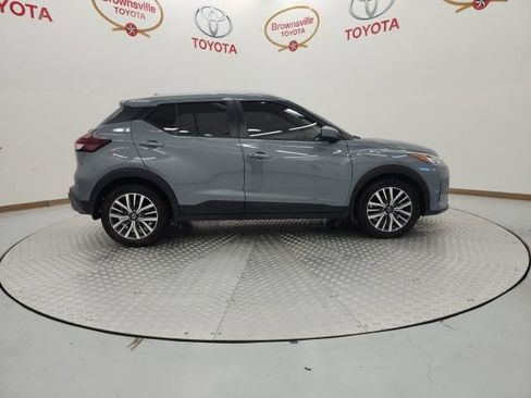 Used 2024 Nissan Kicks SV FWD image 3