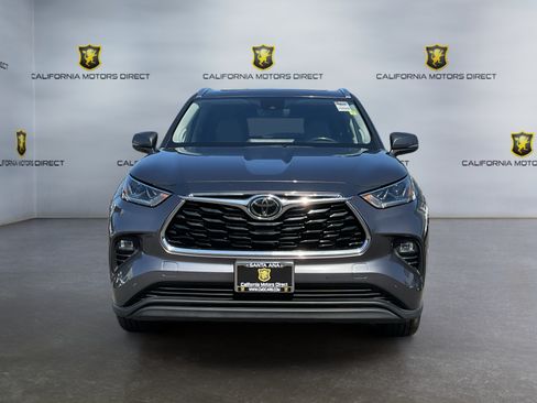 Used 2023 Toyota Highlander Limited FWD image 2
