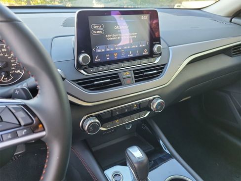 Used 2025 Nissan Altima 2.5 SR image 23