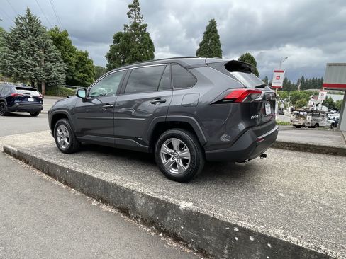Certified 2024 Toyota RAV4 LE AWD/4WD image 5