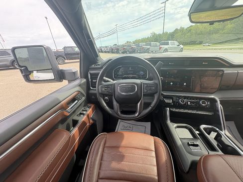 Used 2024 GMC Sierra 3500 Denali Ultimate AWD/4WD image 22