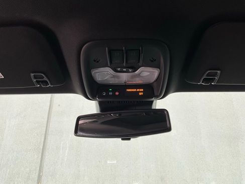 Used 2024 Chevrolet Colorado Z71 w/ Z71 Convenience Package 2 image 18