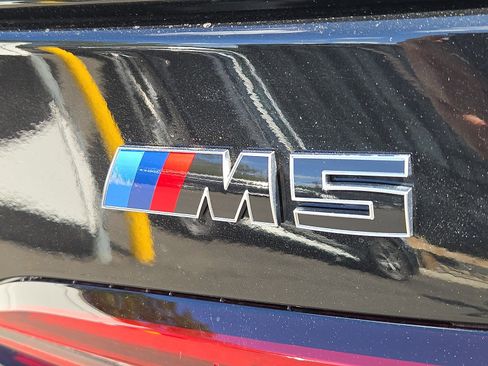 Used 2025 BMW M5 w/ Executive Package image 32