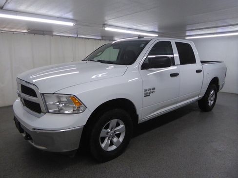 Used 2022 RAM 1500 Classic SLT w/ Electronics Group AWD/4WD image 3